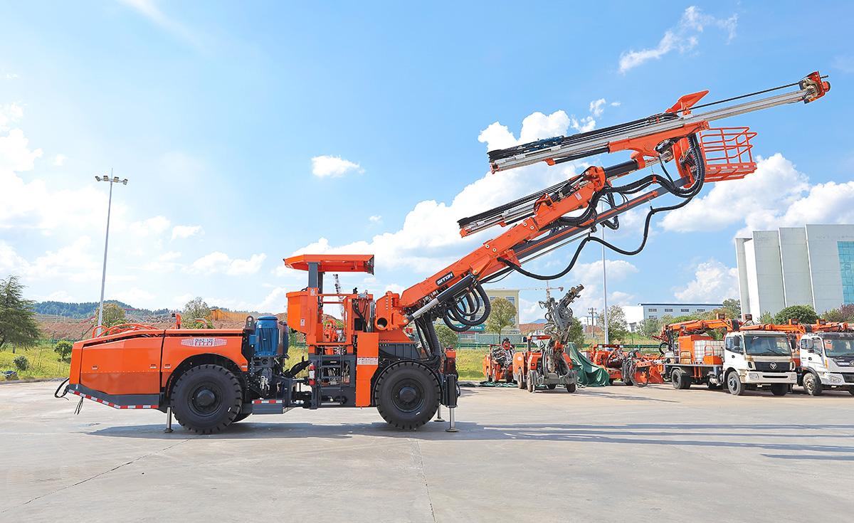 雙臂（液壓）鑿巖臺(tái)車