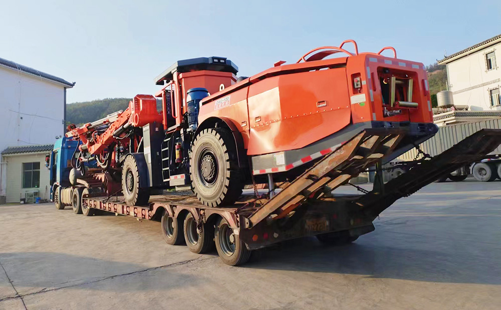 雙臂（液壓）鑿巖臺(tái)車